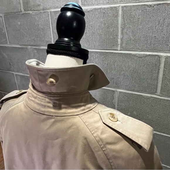Burberry trench coat. - Picture 7 of 16